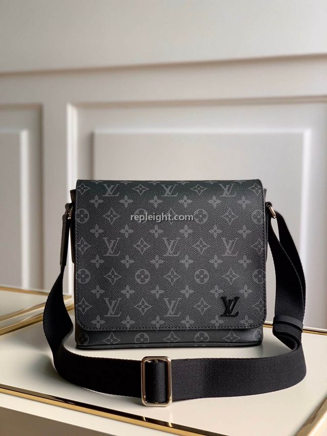 LOUIS VUITTON-M44000 루이비통 모노그램 이클립스 디스트릭트 메신저 백 PM