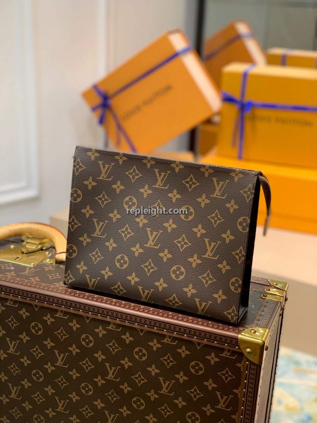 LOUIS VUITTON-M47542 모노그램 포쉐 토일레트 26