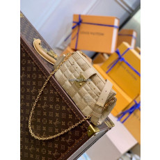 LOUIS VUITTON-M59048 루이비통 베쥬 다미에 퀼트 포쉐트 트로카