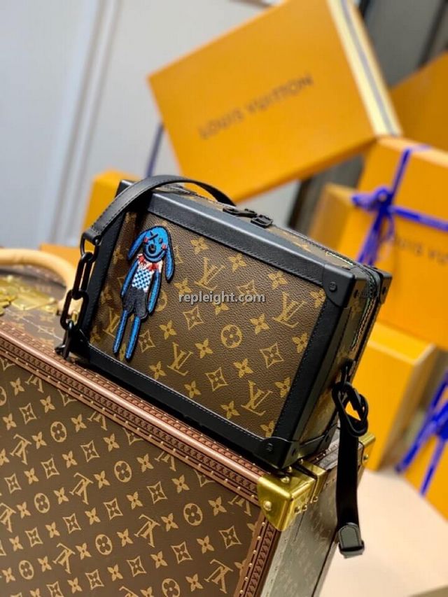 LOUIS VUITTON-M45619 루이비통 모노그램 자수 패치 소프트 트렁크