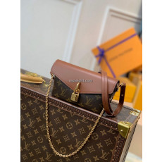 LOUIS VUITTON-M80763 루이비통 브라운 패드락 온 스트랩 핸드백