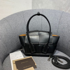 BOTTEGA VENETA-600606 보테가 베네타 블랙 미니 Arco 아르코 29 탑 핸들백