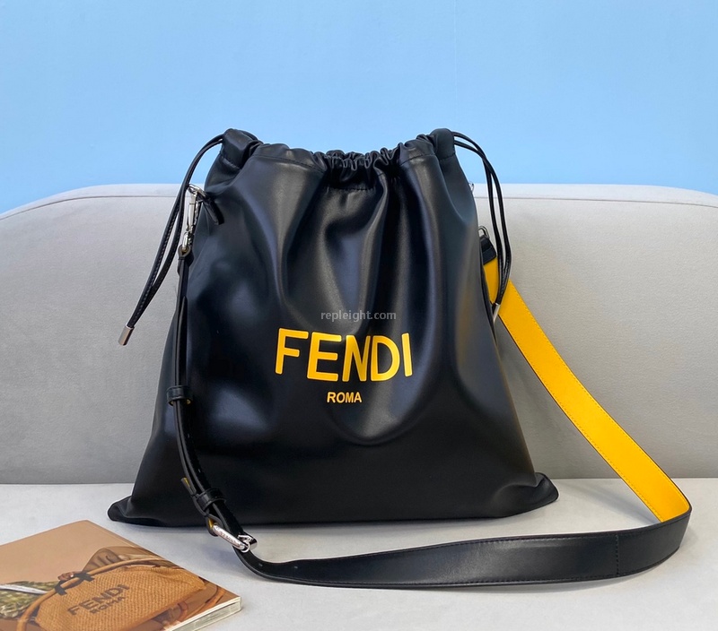 FENDI-7VA511 펜디 블랙 팩 미디엄 파우치 백