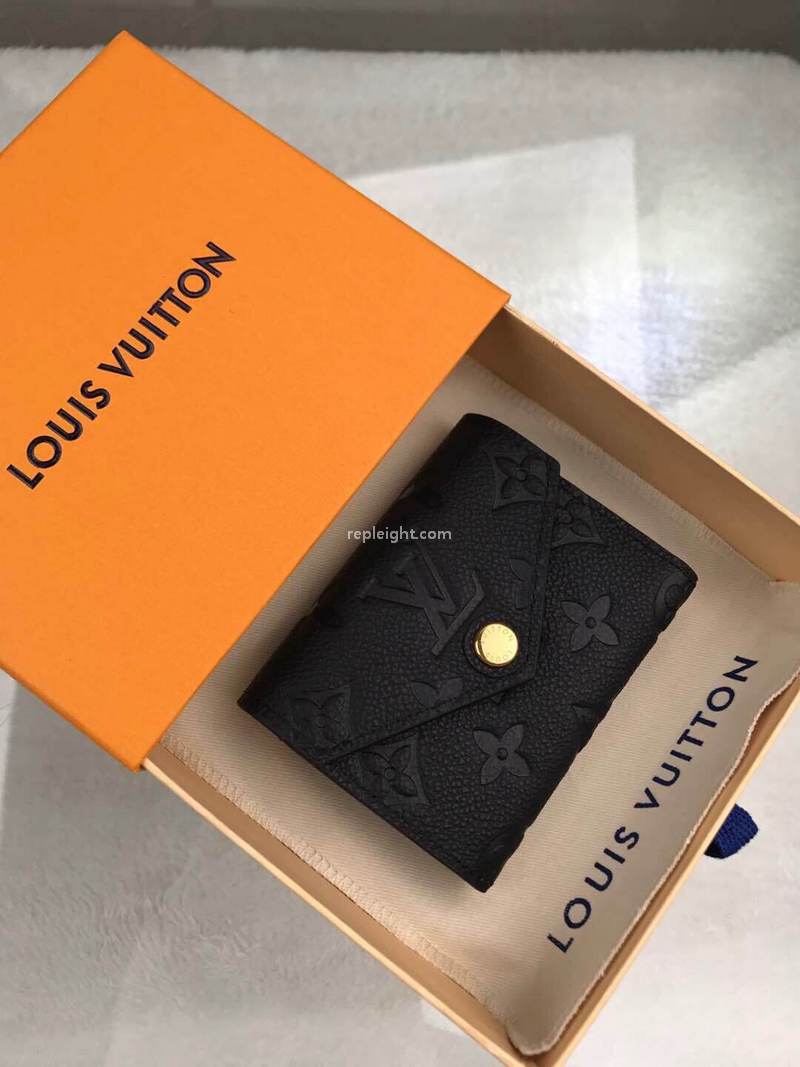 LOUIS VUITTON-M62935 루이비통 느와르 모노그램 앙프렝뜨 조에 월릿