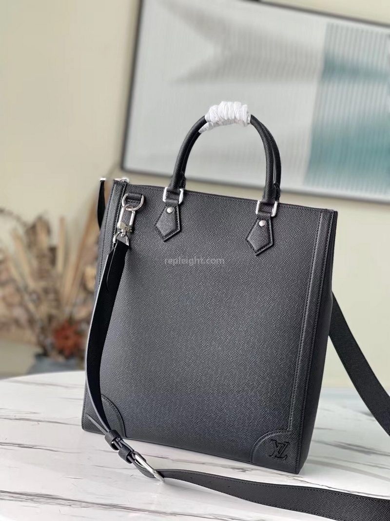 LOUIS VUITTON-M30811 루이비통 블랙 타이가 레더 버티컬 토트