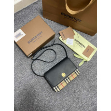 BURBERRY-80492431 버버리 미니 빈티지 체크 가죽 노트 백