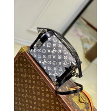 LOUIS VUITTON-루이비통 M21460 사이드 트렁크