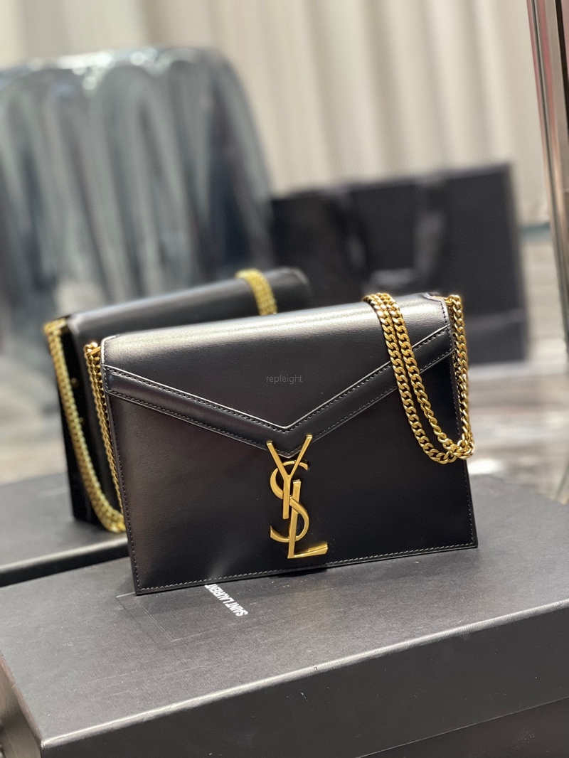 YSL-532750BOW0W1000  그랑 드 뿌드르 엠보스드  CASSANDRA 모노그램 클래스프 백