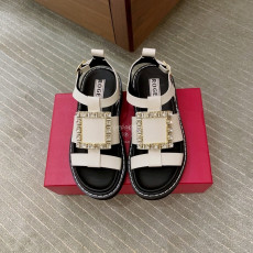 로저 비비에 - Roger Vivier 비브 레인저스 메탈 버클 샌들 3CM (1)