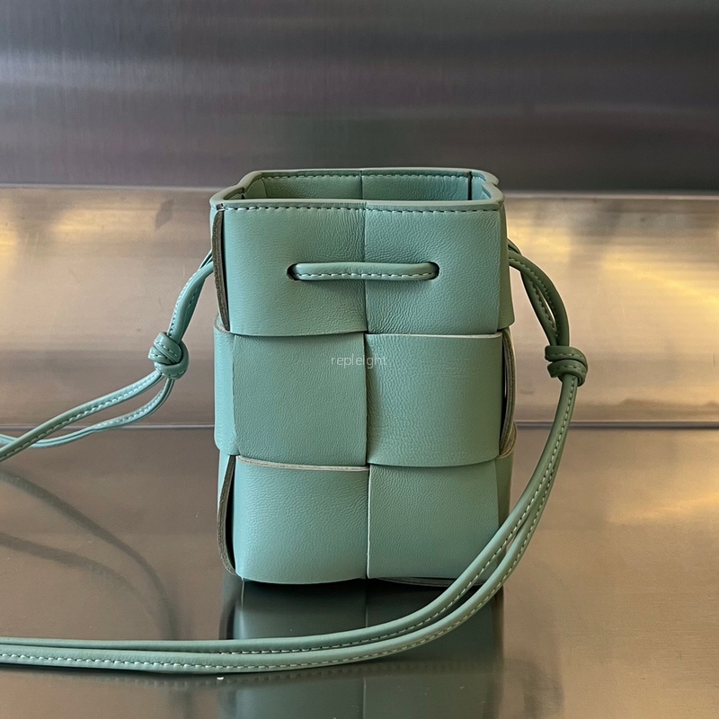 보테가 베네타- 680217VCQC43403 Mini Cassette 카세트 Bucket Bag