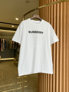 BURBERRY - 버버리 80567241 로고 프린트 코튼 티셔츠