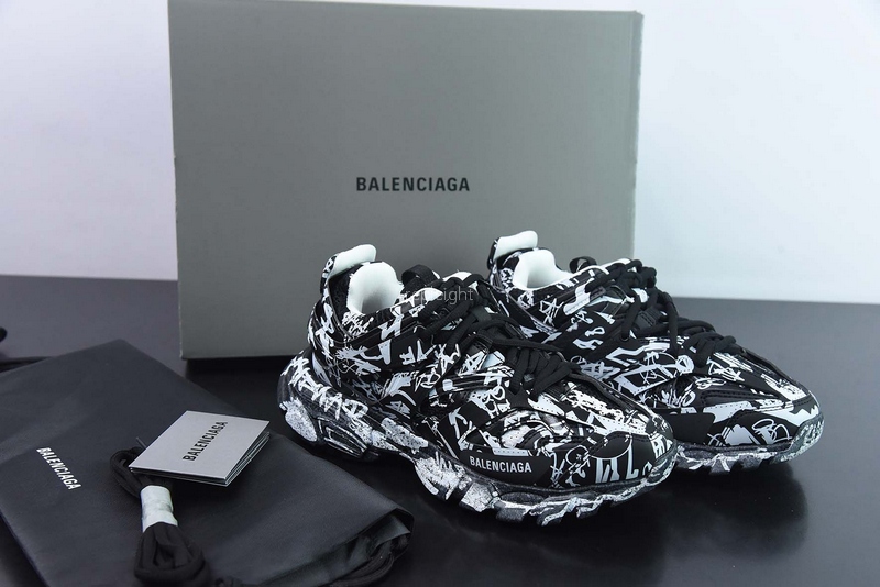 발렌시아가- BALENCIAGA 542023W3RRA1090 남성 TRACK GRAFFITI 스니커즈(남여공용)