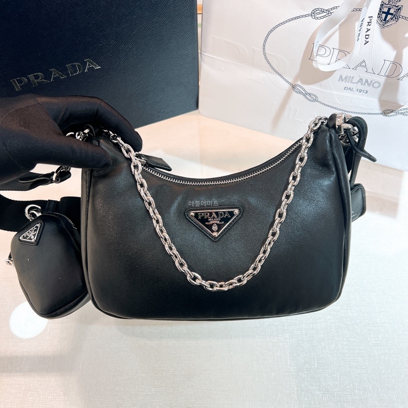 PRADA-1BH204_2DYI_F0002_V_V9Z  패딩 나파 가죽 프라다 리에디션 숄더백