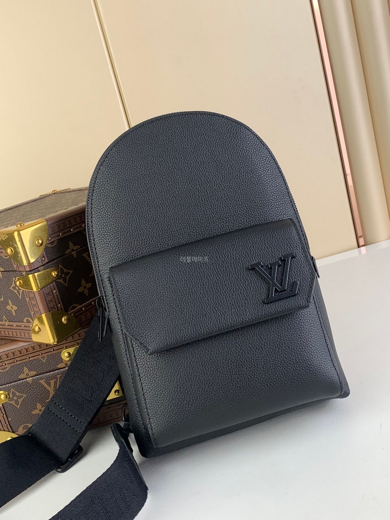 LOUIS VUITTON - 루이비통 M23736 파일럿 슬링백