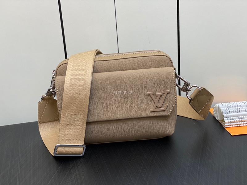 LOUIS VUITTON - 루이비통 m23710 패스트라인 메신저