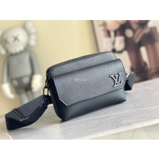 LOUIS VUITTON - 루이비통 M22482 패스트라인 메신저