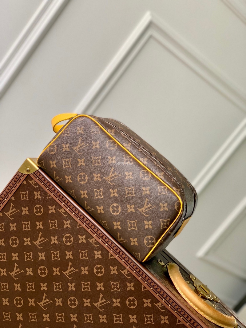 LOUIS VUITTON - 루이비통 M46764 런칭 돕 키트