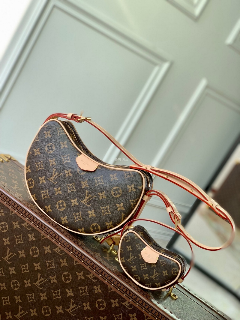 LOUIS VUITTON - 루이비통 M46828 LV REMIX 크로와상 MM