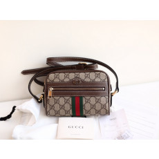 GUCCI- 구찌 ‎738676 17X00 2535 여성 인터로킹 G 로퍼